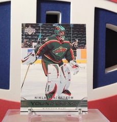 Niklas Backstrom 2006-097- Young Guns Rookie #220 Upper Deck Series 1